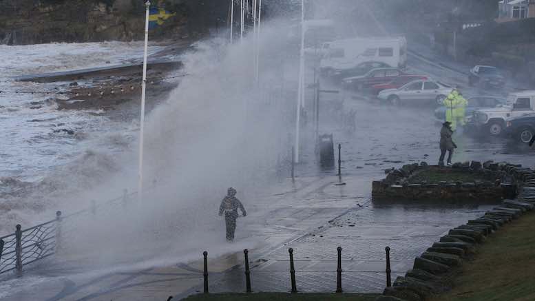 storm-wave