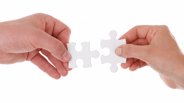 hands-holding-jigsaw