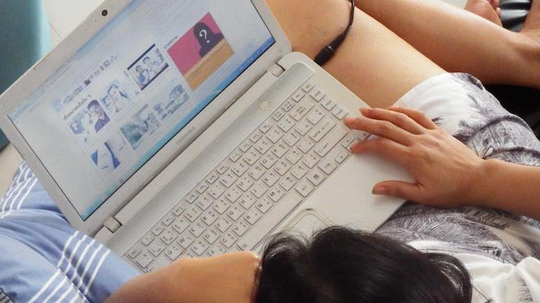 woman-using-laptop-on-the-sofa